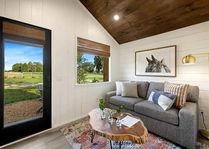 Gorgeous And Modern Cabin Near Poe Springs Park, Perfect For A Weekend In Nature