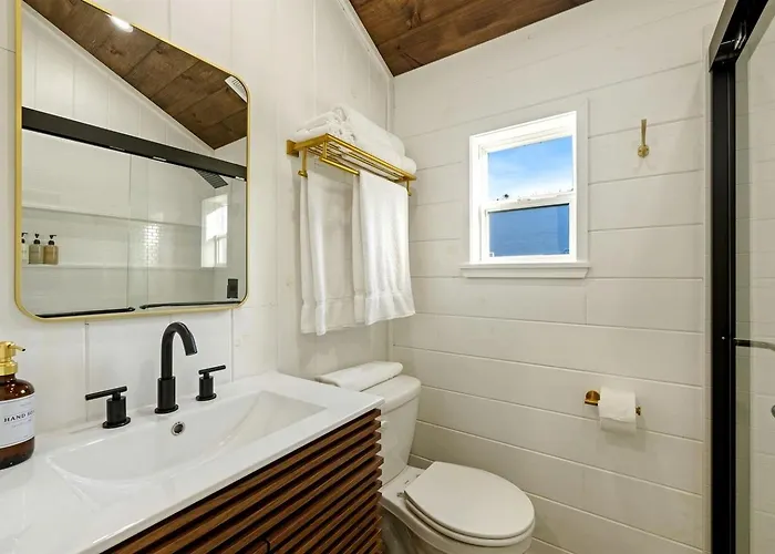 Entire Farm Retreat With Three Modern Cabins In Lake City, Florida, Perfect For An Event Or Large Family Getaway